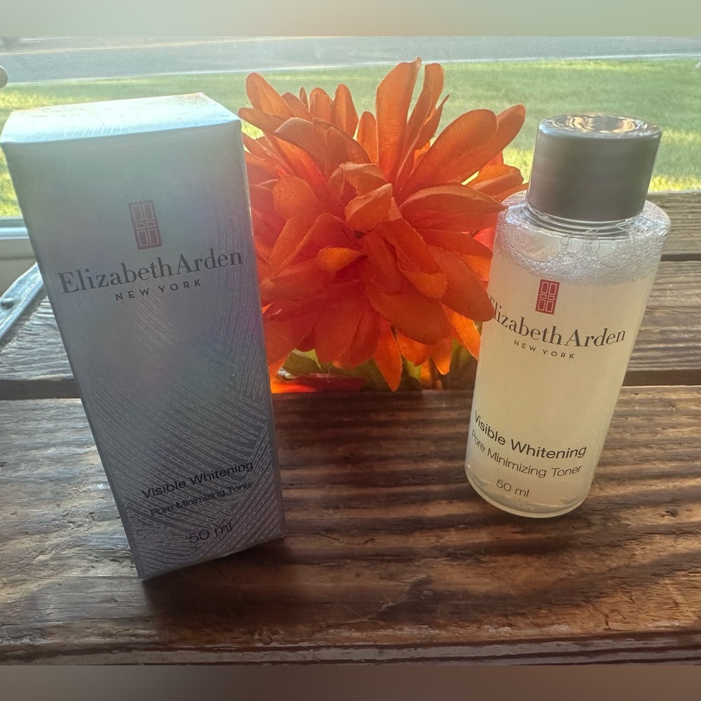 Elizabeth Arden New Visible Whitening Pore Minimizing Toner with Silver Cap